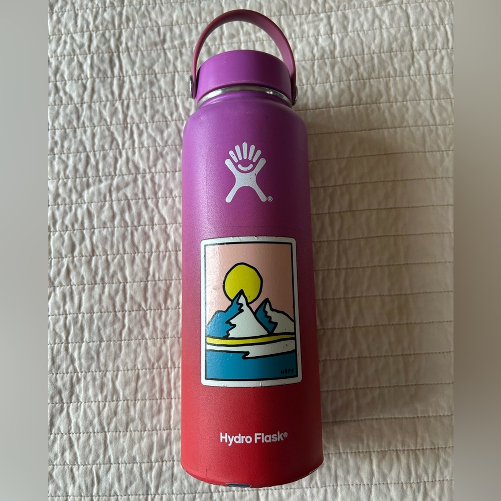 Hydro Flask 40 oz Raspberry Insulated Stainless Steel Water Bottle BPA Free